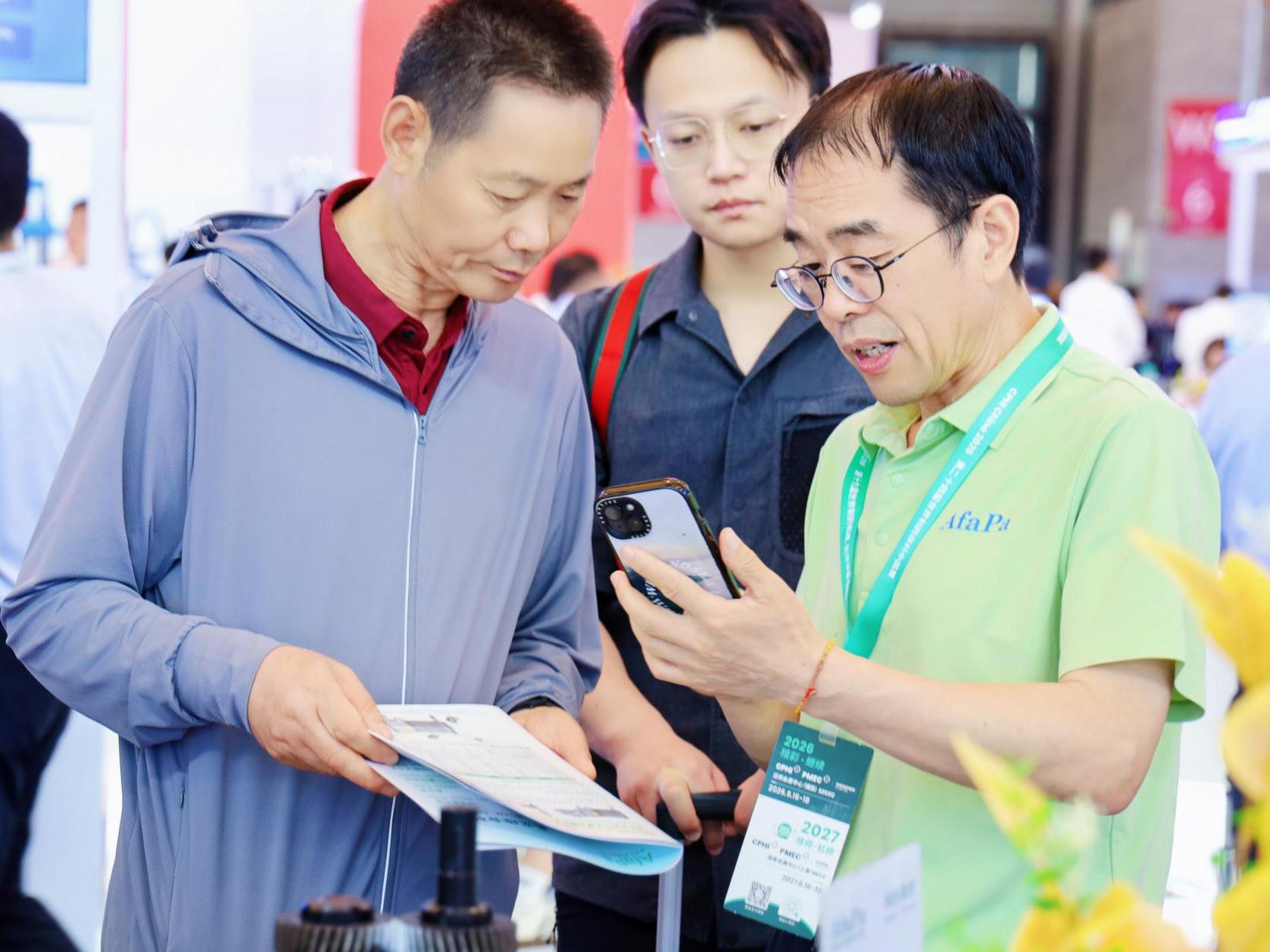 Visitors Discussing Vacuum Solutions with AFAPA Engineers Visitors Discussing Vacuum Solutions with AFAPA Engineers